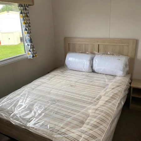 Charming 3-Bed Holiday Home At Primrose Valley 펜션 파일리