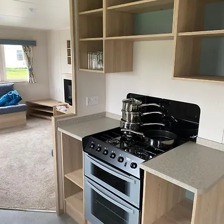 Charming 3-Bed Holiday Home At Primrose Valley 펜션 파일리