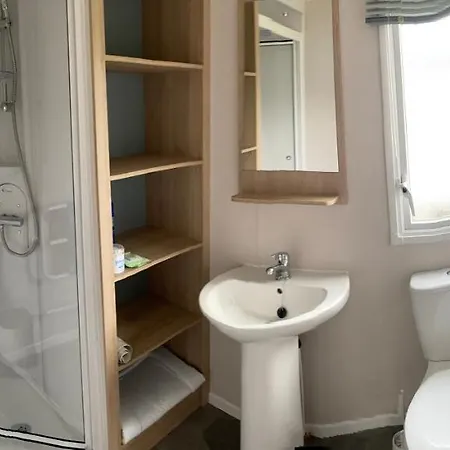 Charming 3-Bed Holiday Home At Primrose Valley 펜션 *